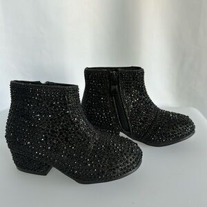 ❤️3/$30 Link Rhinestone Ankle Booties